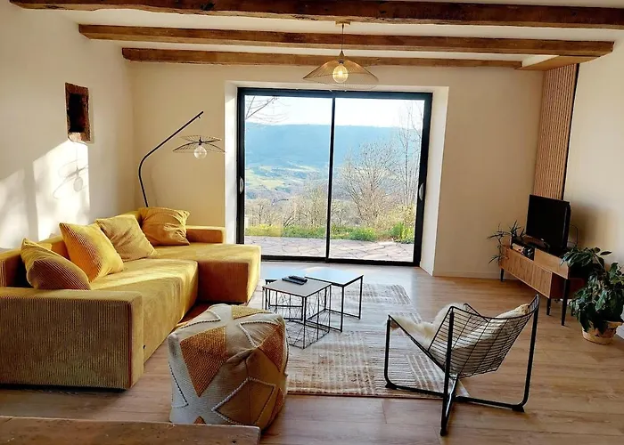 Grange Renovee Avec Vue Dans Village Paisible *